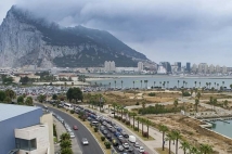 Поистине моим преемником, наследником, исполнителем моей религии и исполнителем моих обещаний является Али Ибн Абу Талиб.